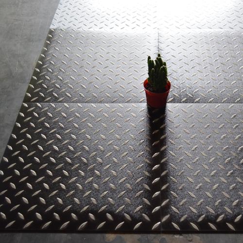 产品:lg地板;阿姆斯壮地板;艾琪尔地板所在地:上海市闵行区 九星胶合